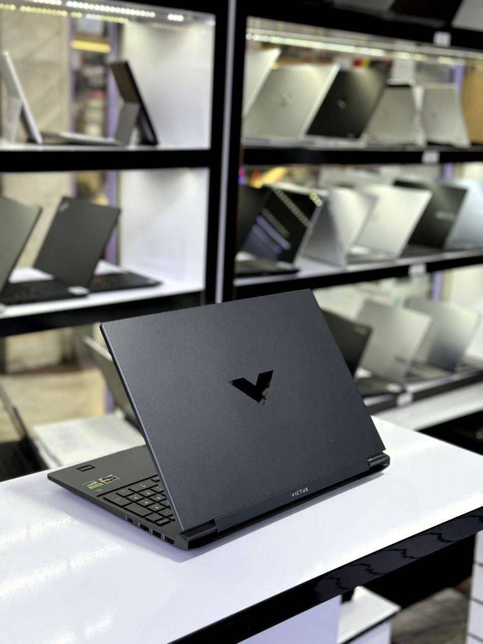HP Victus FB3093